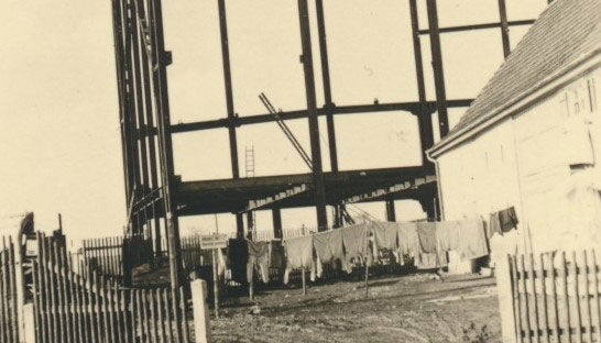 Construction with steel frame