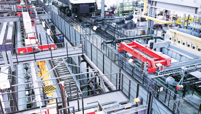 Factory hall with systems